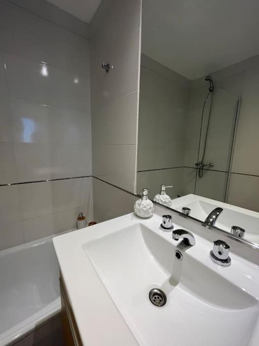 Hermoso Departamento De Un En Apartment Neuquen